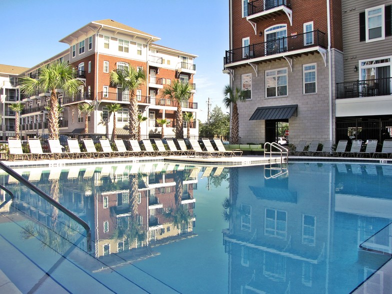 Primary Photo - The Flats at 4200