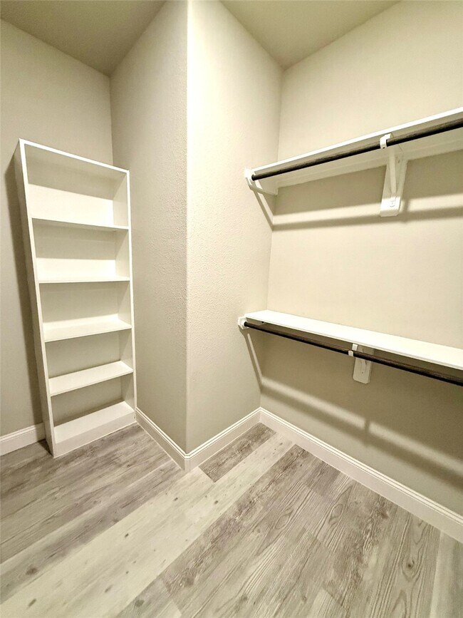 Building Photo - 141 Eliana Shores Dr