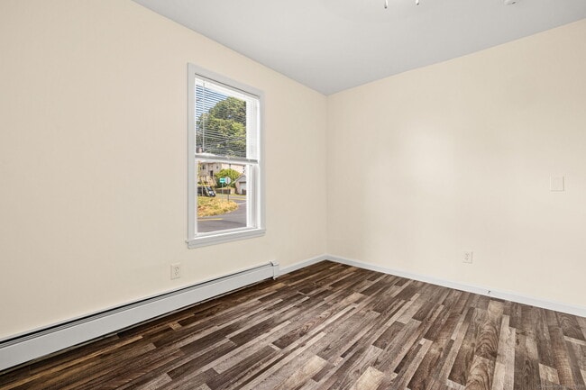 Building Photo - 143 Kneen St