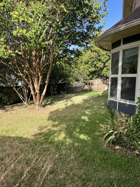 Building Photo - 604 San Clemente Dr