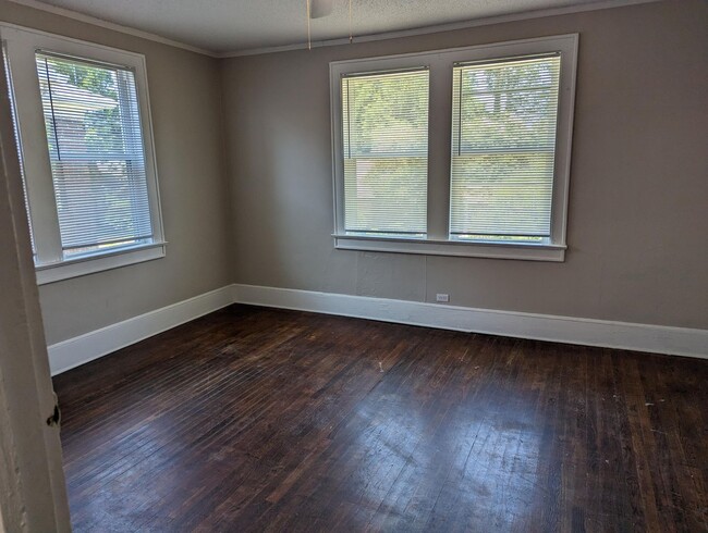 Building Photo - Charming Apartment Downtown Columbia Comin...