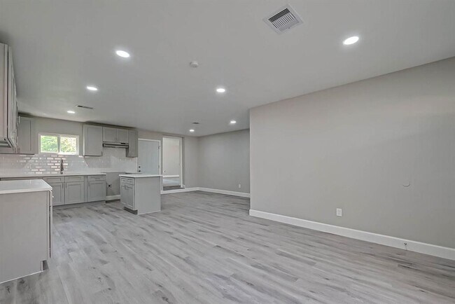 Building Photo - 9830 Degas Ln