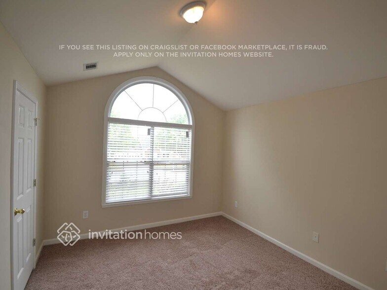 Building Photo - 2315 Shady Oaks Dr