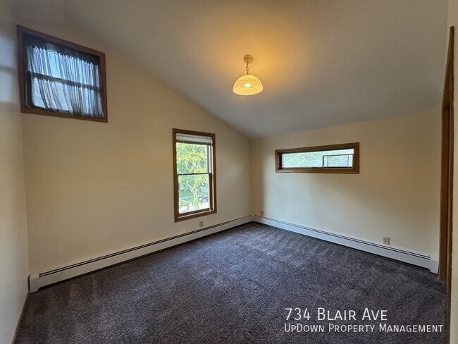 Building Photo - 734 Blair Ave