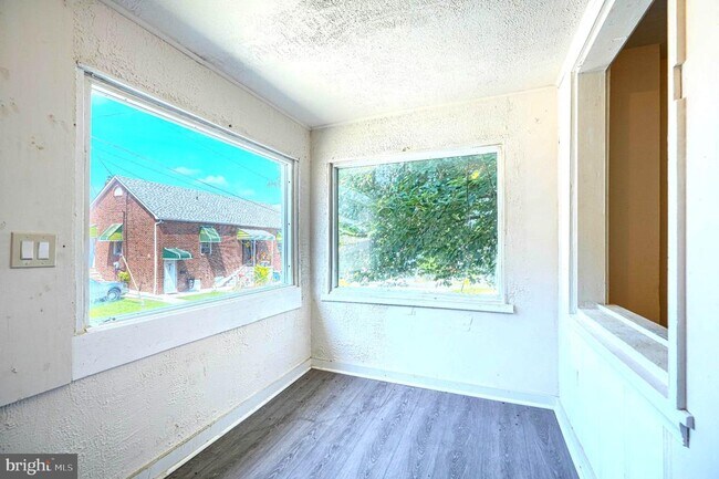 Building Photo - 7621 Cypress Ave