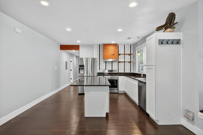 Building Photo - 1225 Michigan Ave