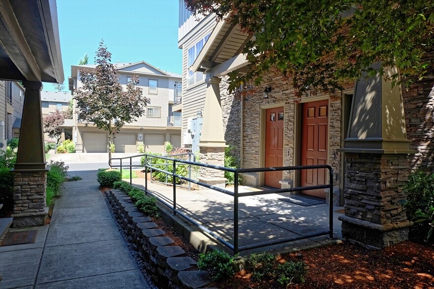 Building Photo - 618 NE Garswood Ln