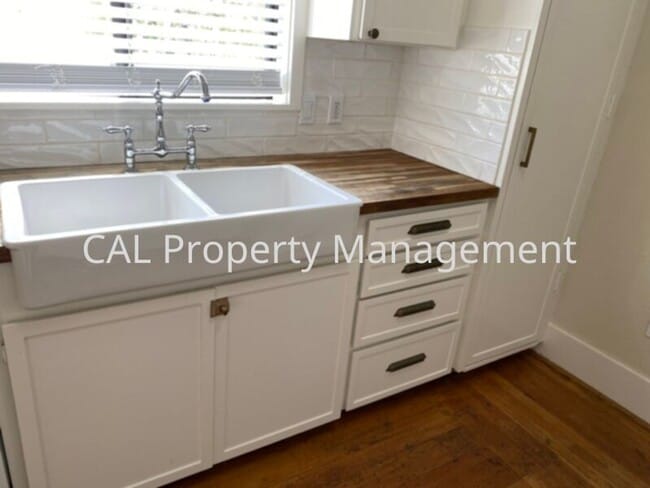 Building Photo - Charming 2 Bed/1.5 Bath house!