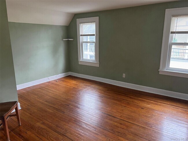 Building Photo - 140 12th Ave