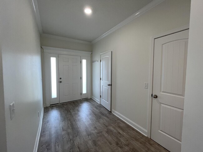 Building Photo - 679 Fairview Cir