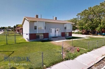 Building Photo - Spacious 2 Bed 2 Bath Magna Duplex With Pr...