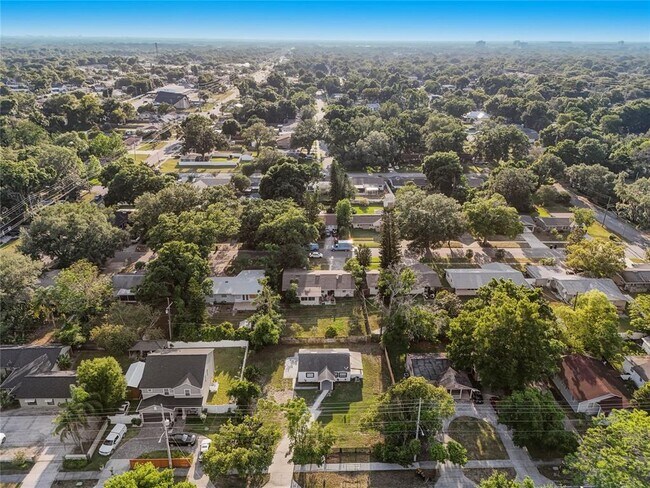 Building Photo - 2600 S Crystal Lake Dr