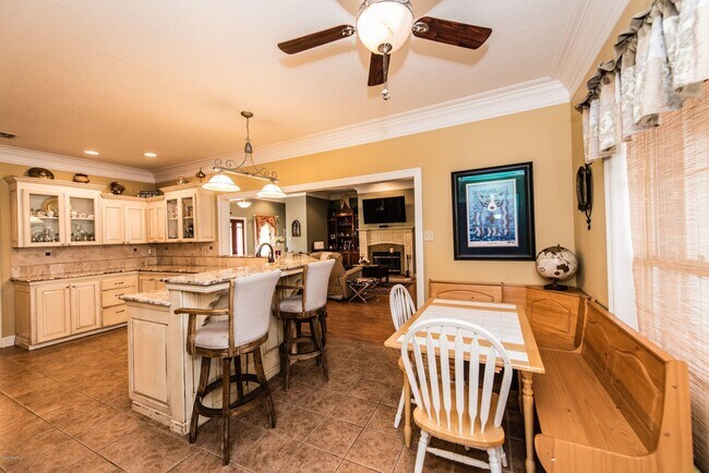 Building Photo - 1738 Red Bud Ln