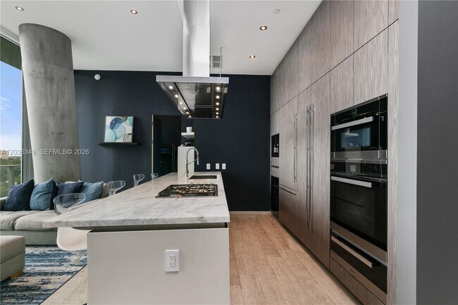 Building Photo - 2669 S Bayshore Dr