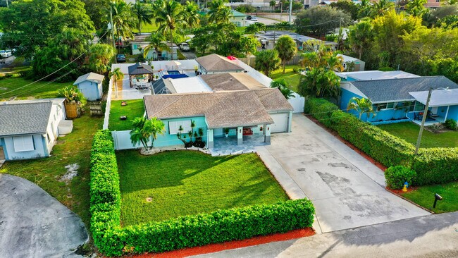 Building Photo - 310 Gulfstream Dr