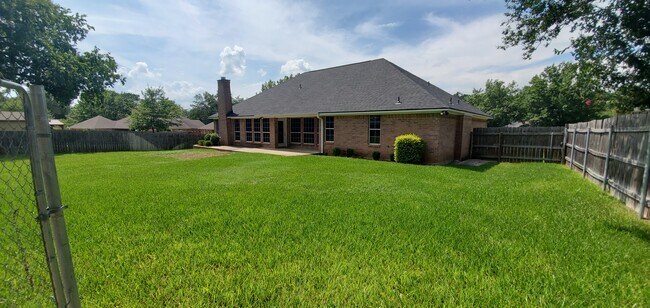 Building Photo - 18257 Springmill Ct