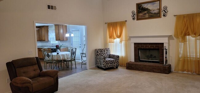Building Photo - 731 Thompson Ridge Dr