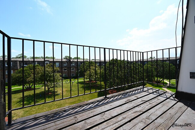 Building Photo - 9381 Bay Colony Dr