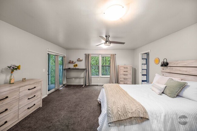 Building Photo - Charming Palmer Home!