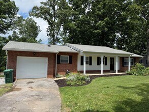 Building Photo - $500 OFF FIRST FULL MONTH- 3 Bedroom / 2 Bath Home  in South Knoxville- Lawncare included!