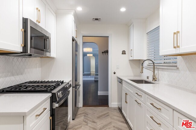 Building Photo - 818 6th St