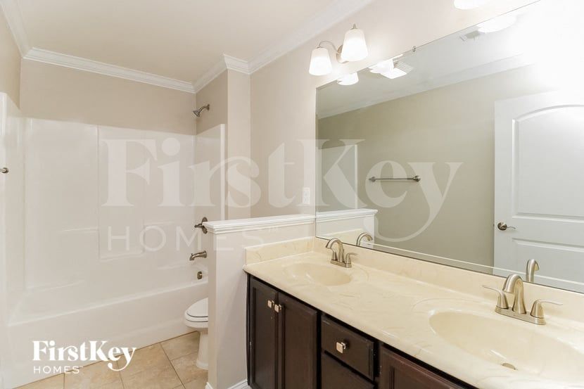 Building Photo - 2802 Fallin Ct