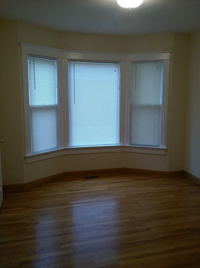 Building Photo - 407 S Hough St