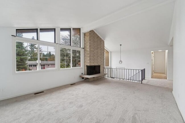 Building Photo - 5 bedroom in Renton WA 98058