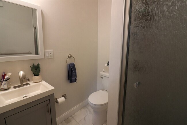 Building Photo - 1495 Hyde Park Ave