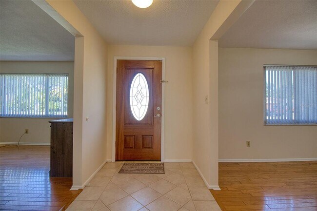 Building Photo - 1837 Princeton Dr