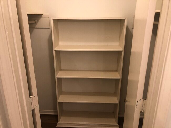 Building Photo - 412 Hampton Ct