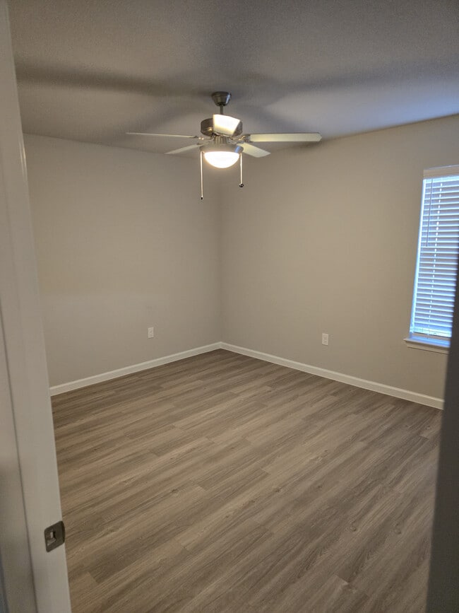 Building Photo - Millpond at Alice