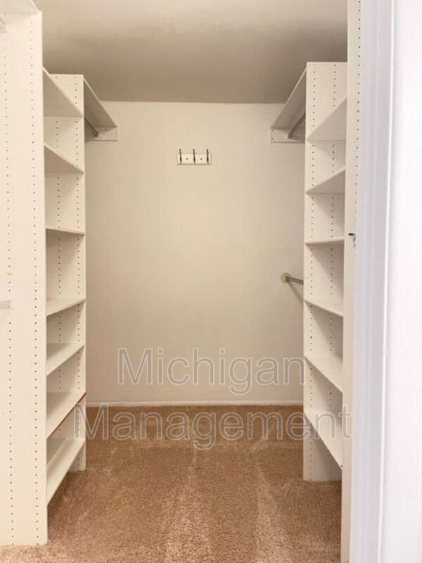 Building Photo - 8490 Westchester Ln
