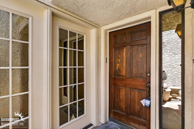 Building Photo - Beautiful 2Bdm 2Ba Home Located in the Biltmore Area!