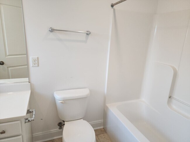 Building Photo - Stunning Luxury Home with 5 Bedrooms and 5...