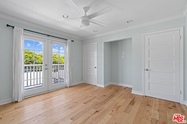 Building Photo - 2438 5th St