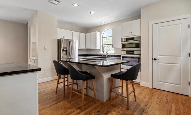 Building Photo - 5207 Cornish St