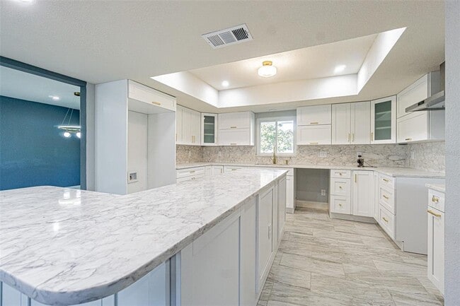 Building Photo - 6379 Conniewood Square