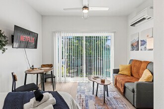 Building Photo - 596 W 9th St