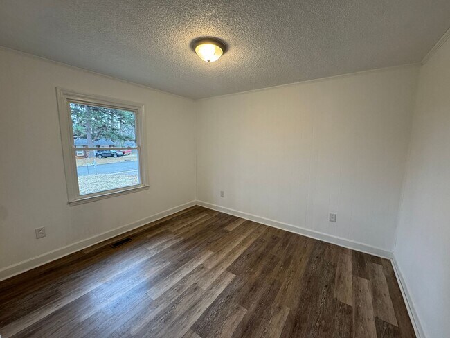 Building Photo - Available to Show