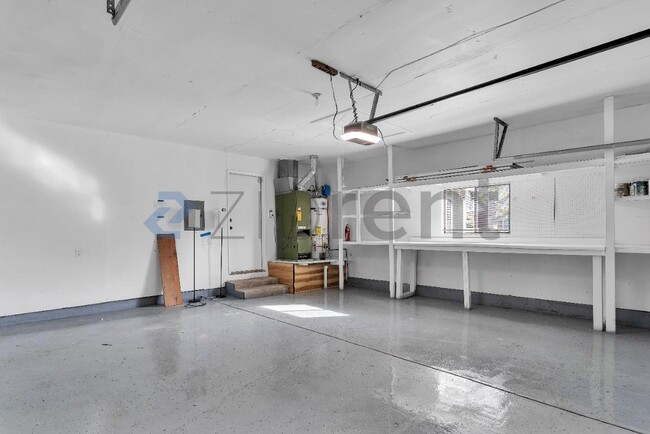 Building Photo - 25 Leslie Ct