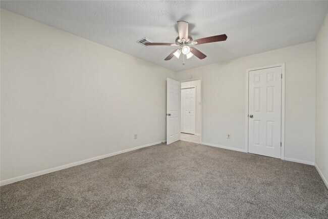 Building Photo - 12143 Stone W Dr