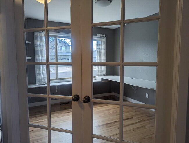 Building Photo - Desirable 3bdrm/3 bath in NW Longmont!