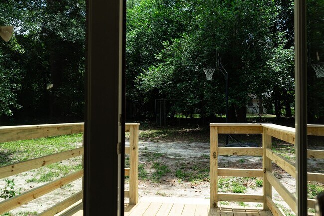 Building Photo - 3336 Oakridge Dr