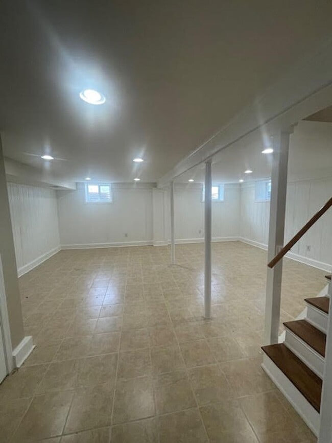 Building Photo - Three Bed Room Two Bath Single-Family Home