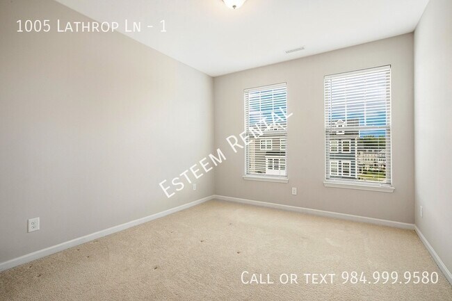 Building Photo - 1005 Lathrop Ln