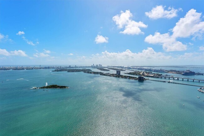 Building Photo - 700 NE 24th St