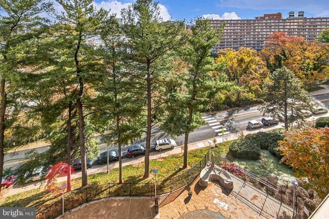 Building Photo - 1101 S Arlington Ridge Rd