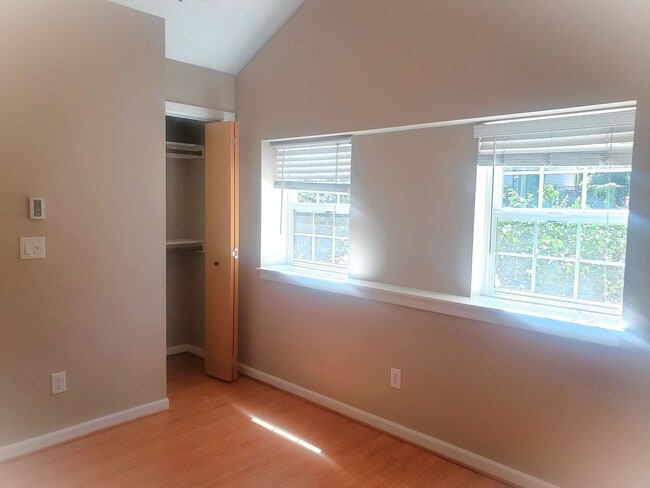 Building Photo - Two Story Modern Home in Heart of SE Portland