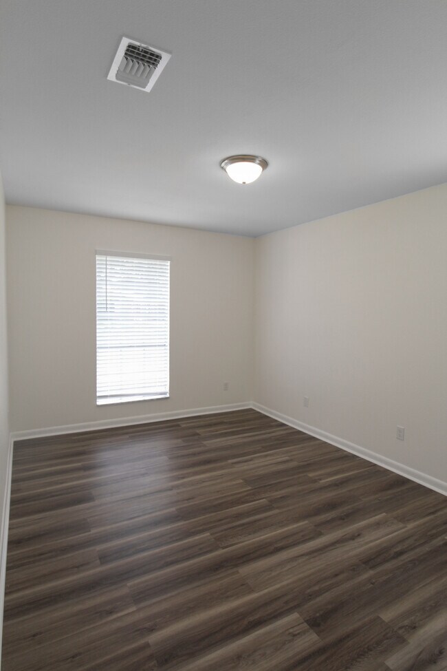 Building Photo - 5897 Somerset Dr